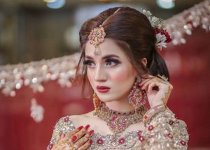 Soft Glam vs. Full Glam: Choosing the Right Makeup Look for Pakistani Girls
